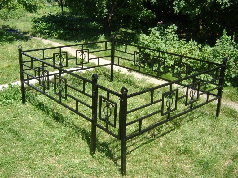 Оградка на могилу своими руками в Санкт-Петербурге