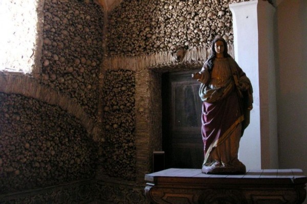 5 знаменитых костниц и оссуариев Европы