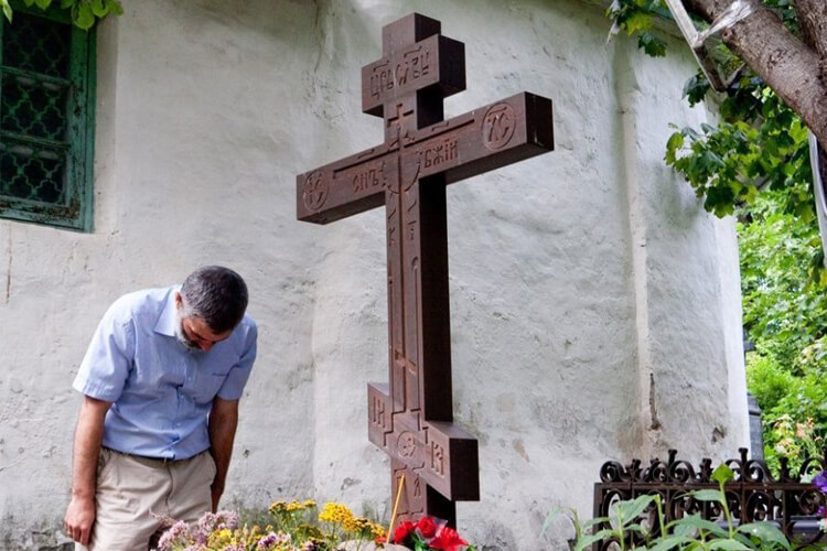 Как выбрать крест на могилу в Санкт-Петербурге