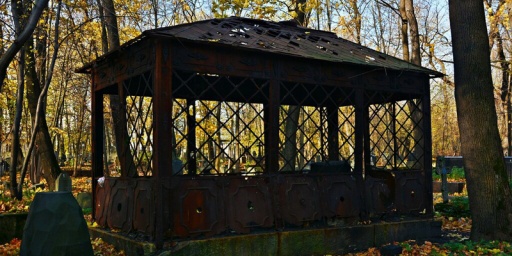 На Смоленском Лютеранском кладбище Санкт-Петербурга отреставрируют легендарную беседку из фильма «Брат»