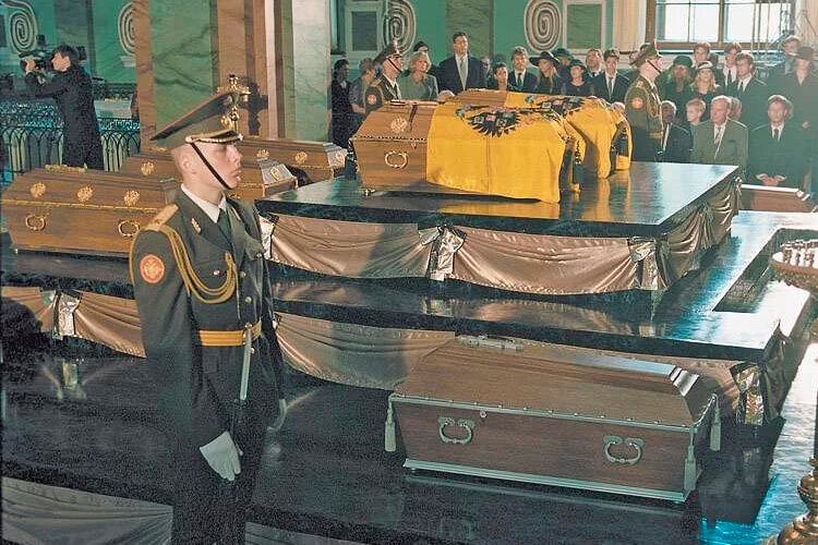 Где похоронены члены императорской семьи