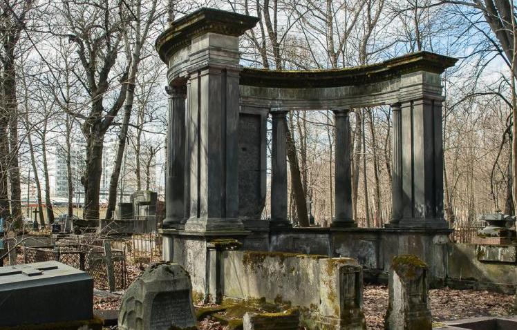 Кладбища в центре Петербурга