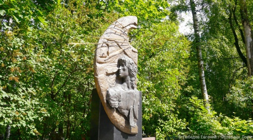 Могила Цоя лишилась площадки, зато получила камеры с распознаванием лиц