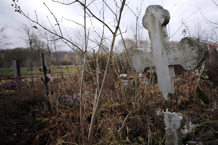 Заброшенные могилы на кладбищах – что делать